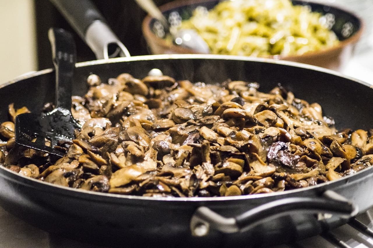 cooking mushrooms